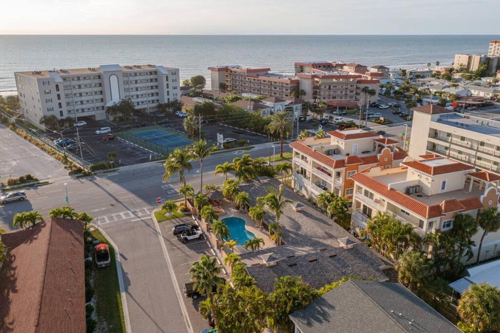 Walk To The Beach And Restaurants! - Coconut Villa'S Suite 2 St. Pete Beach Eksteriør billede