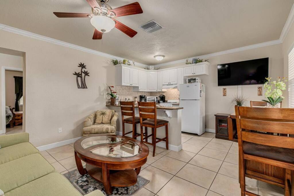 Walk To The Beach And Restaurants! - Coconut Villa'S Suite 2 St. Pete Beach Eksteriør billede