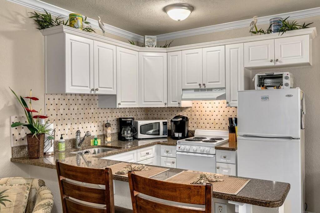 Walk To The Beach And Restaurants! - Coconut Villa'S Suite 2 St. Pete Beach Eksteriør billede